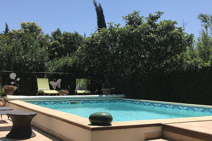 Location de vacances pour 6 personnes, avec jardin et jacuzzi, animaux acceptés à Sarrians