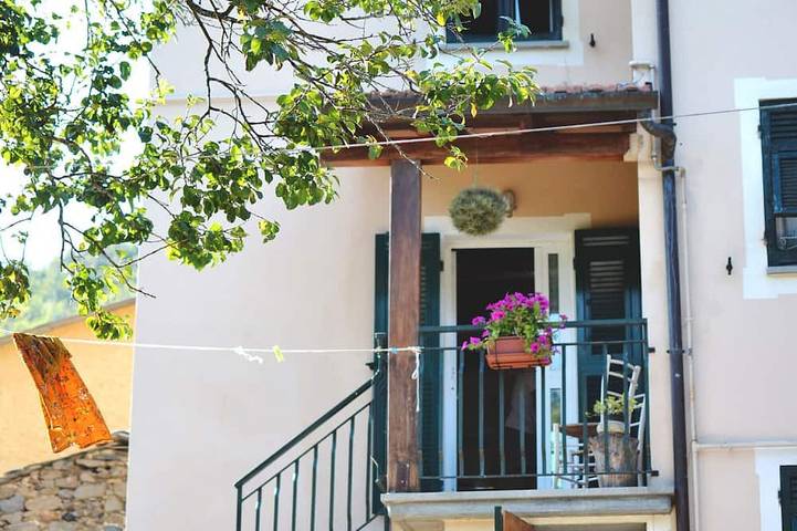 Gîte pour 6 personnes, avec jardin dans Carrodano Inferiore