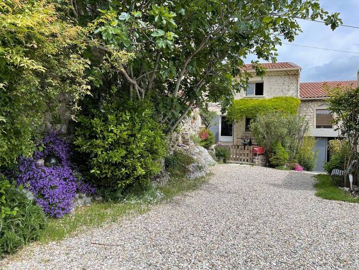 Maison d’hôte pour 2 personnes, avec Terrasse ainsi que Piscine et Vue à Comps (Rhône-Alpes)