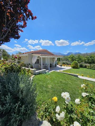 Villa für 3 Personen, mit Garten und Ausblick in Heraklion
