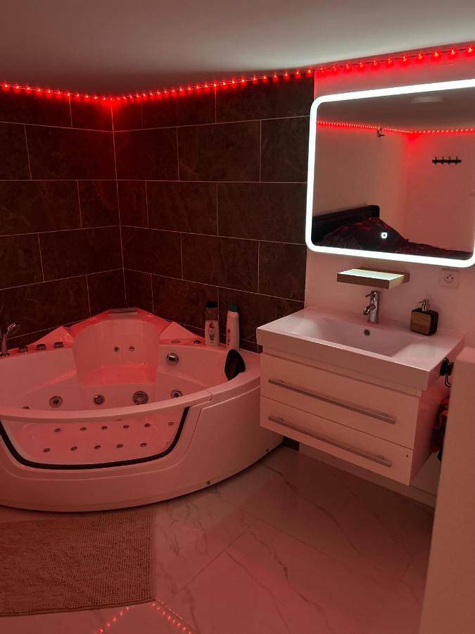 Hôtel pour 4 personnes, avec vue à Camaret-sur-Aigues - 3