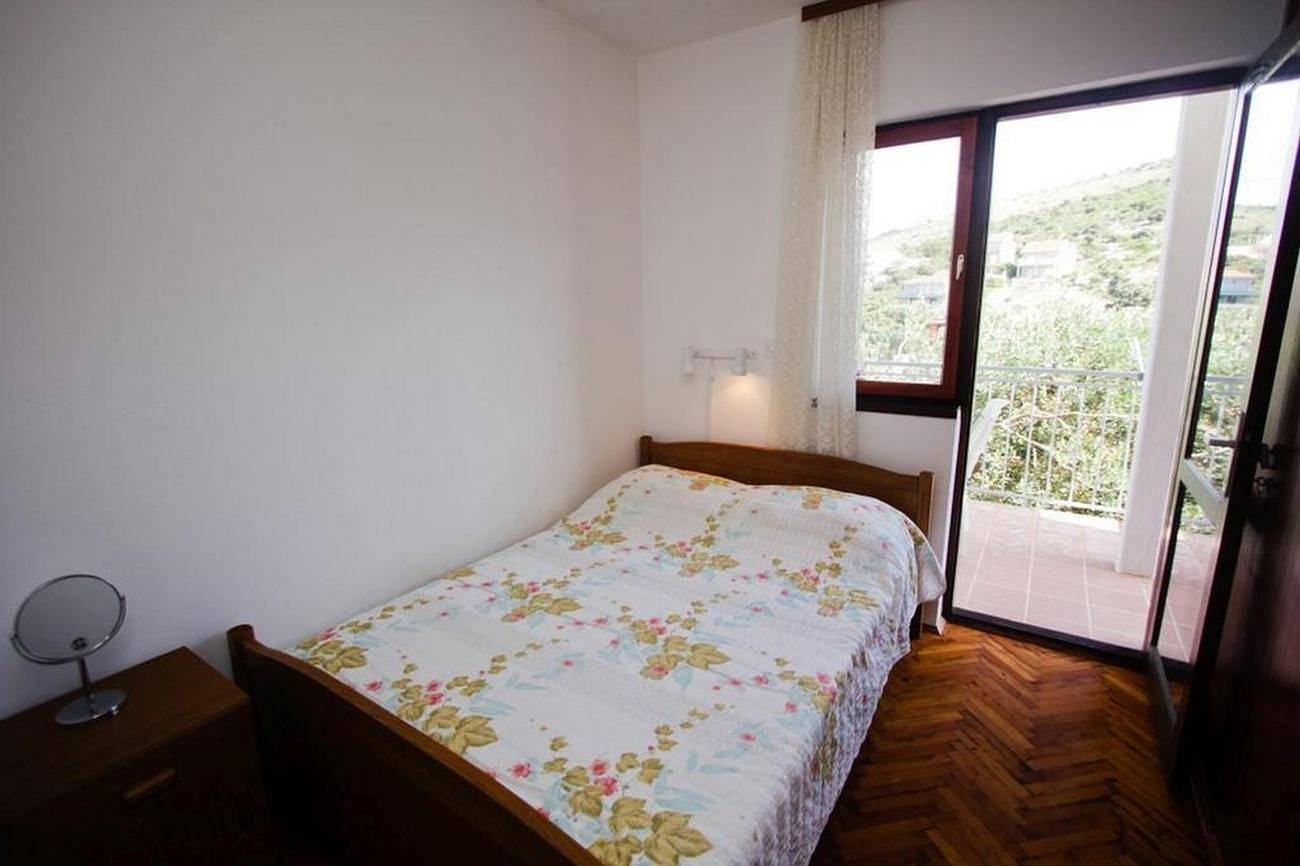 Ganze Wohnung, 2-Zimmer-Ferienwohnung am Strand Bucht Kalebova Luka, Rogoznica A-23548-a in Razanj, Šibenik-Knin