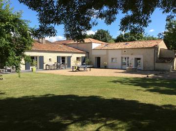 Chambre d’hôte pour 2 personnes, avec piscine et jardin à Vérines
