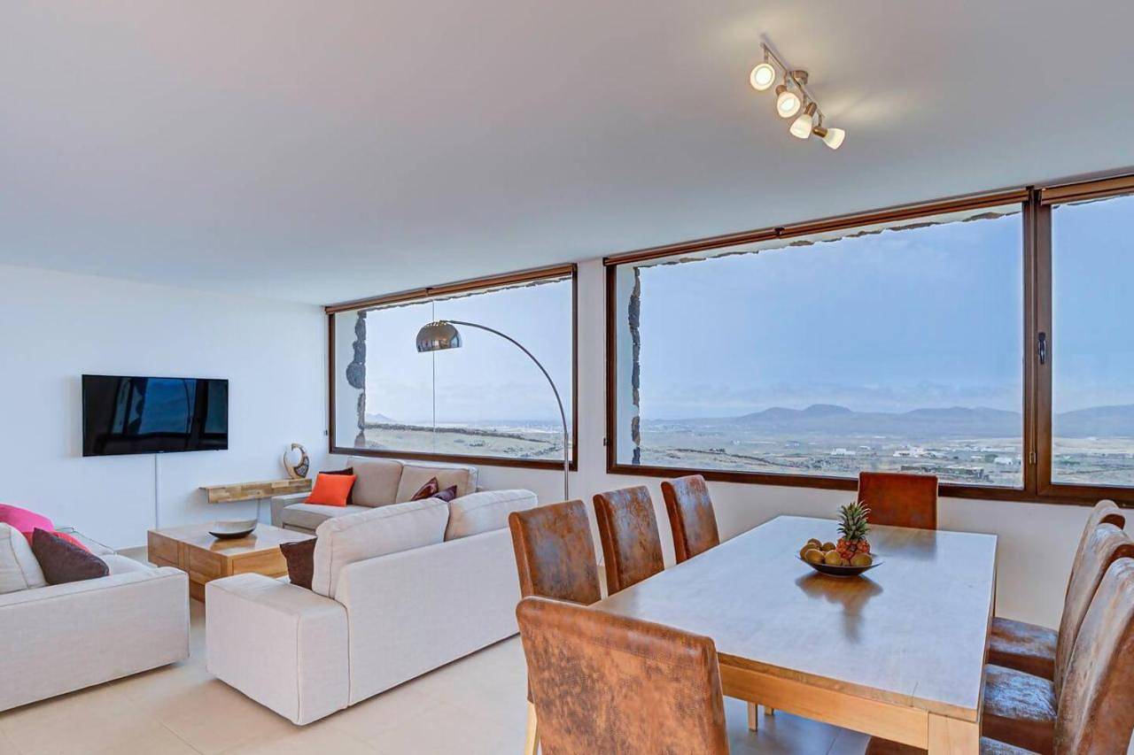 Superior Villa in Villaverde, La Oliva