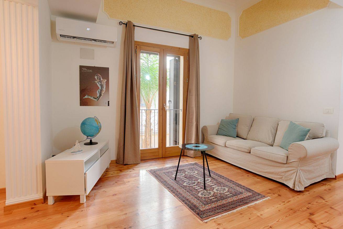 Entire apartment, Piazza San Domenico Central Apt near the Sea! in Trapani, Trapani Province