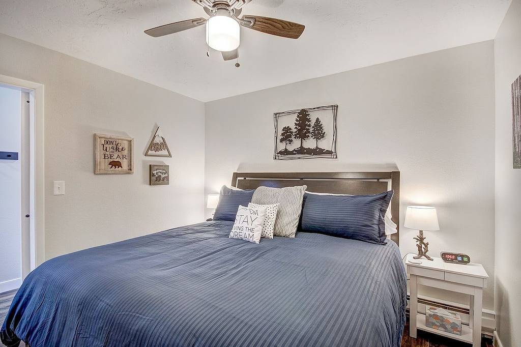 Ganze Wohnung, New Listing! Top Floor Top End Downtown Remodel! in Arapaho and Roosevelt National Forests