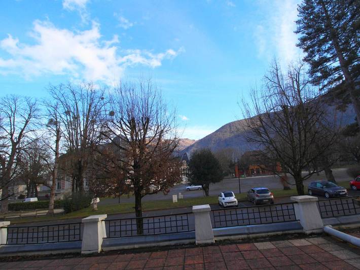 Ganze Wohnung, T3 Duplex 4/6 Pers, kostenloses Parken, modern in Luchon-Superbagnères, Bagnères-de-Luchon