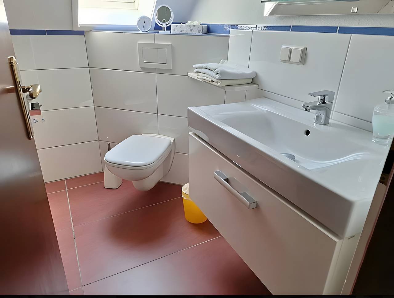 Appartement entier, Appartement "Königswinter" avec terrasse commune, balcon et Wi-Fi in Königswinter, Windecker-Ländchen