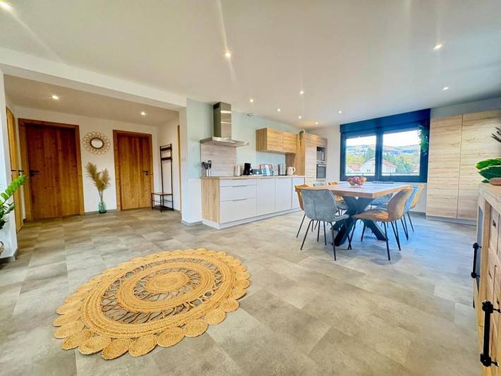 Gîte pour 6 personnes, avec vue et terrasse à Ramonchamp