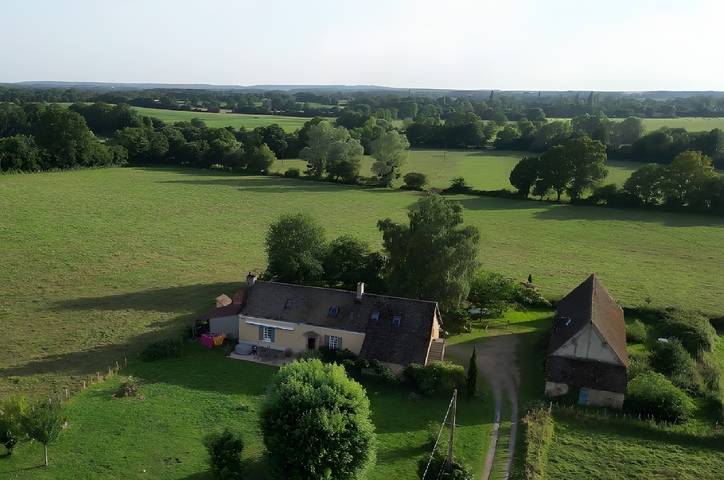 Chambre d’hôtes « La Rivetière - Les Mésanges » avec terrasse et jardin partagés, Wi-Fi in Courcemont, Sarthe