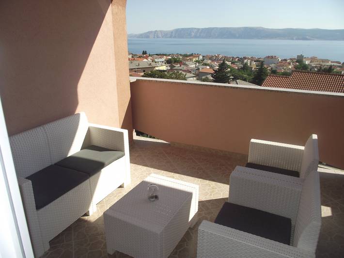 Ferienwohnung für 7 Personen, mit Balkon/Terrasse und Pool in Novi Vinodolski