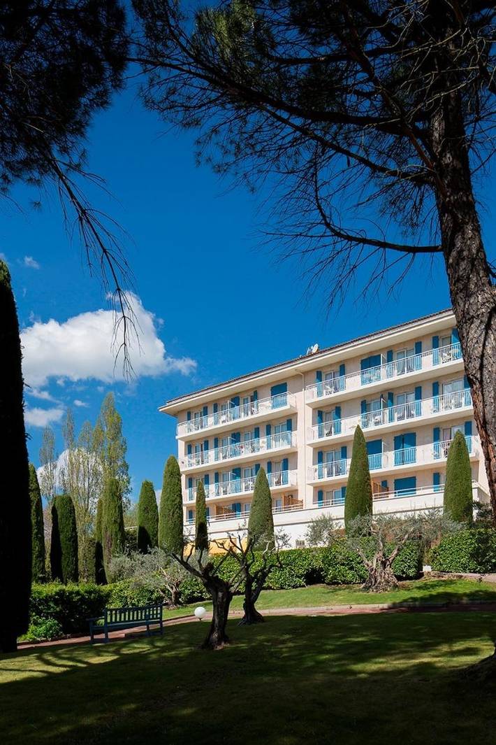 Hôtel pour 3 personnes, avec jardin ainsi que vue et piscine