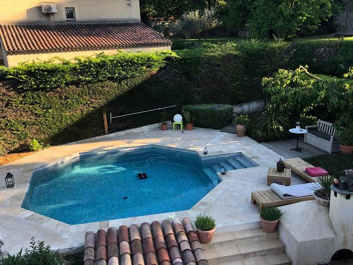 Gîte pour 2 personnes, avec jardin et piscine à Mimet