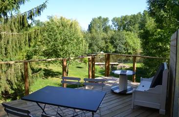 Gîte pour 4 personnes, avec vue sur le lac ainsi que terrasse et jardin dans les Deux-Sèvres
