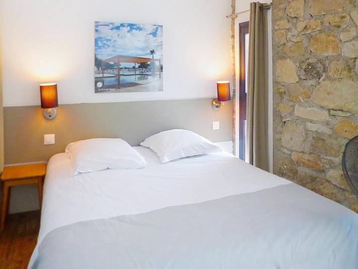 Parc de vacances pour 2 personnes, avec piscine ainsi que vue et jardin en Ardèche - 4