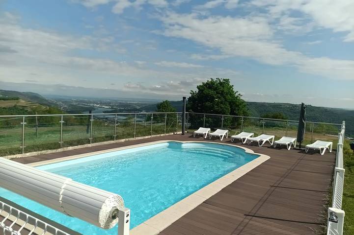 Gîte pour 6 personnes, avec Terrasse ainsi que Jardin et Piscine