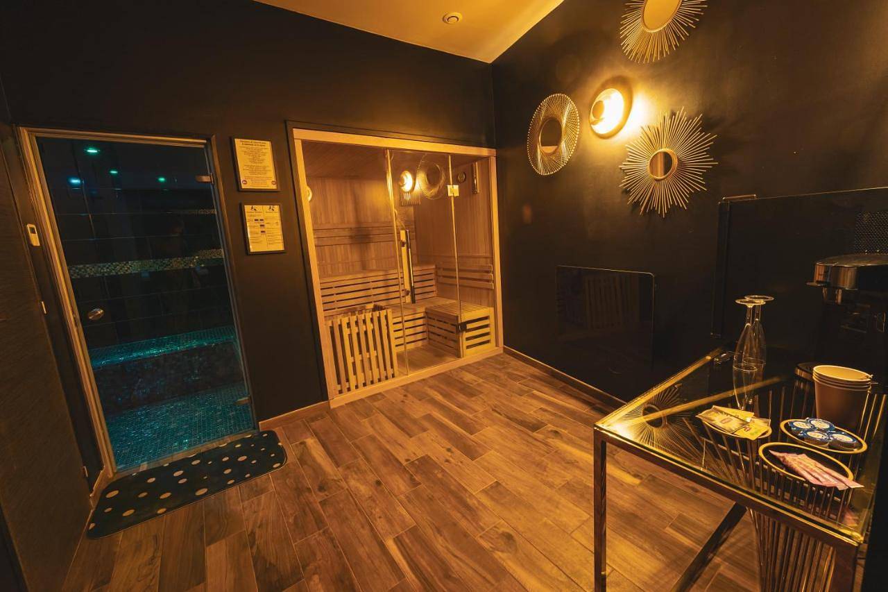 King Suite with Spa Bath in Valenciennes, Région de Valenciennes