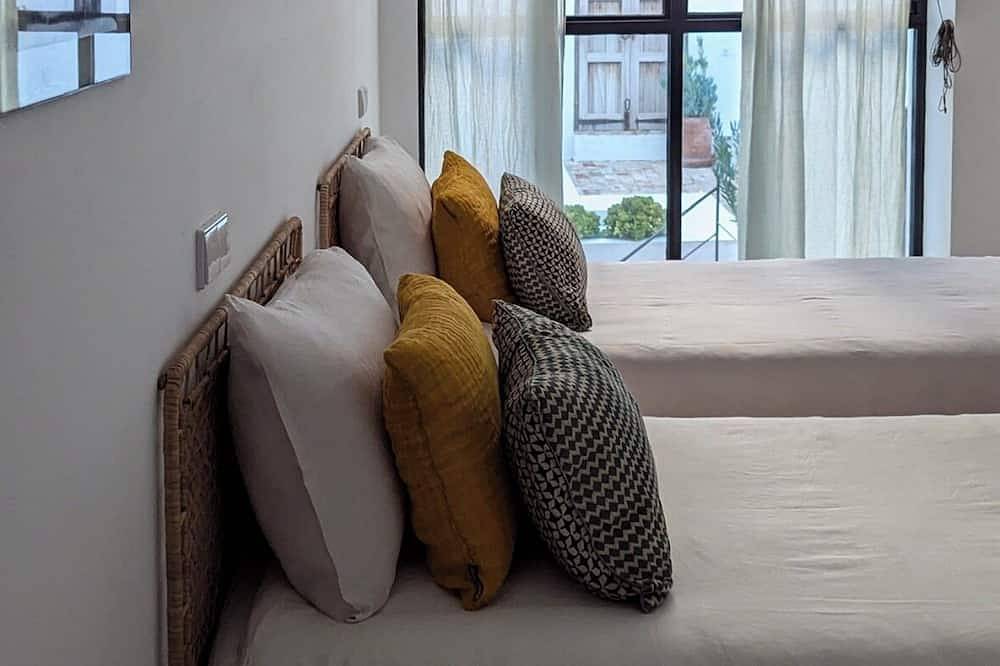 Villa de diseño 5 dorm. con piscina |senderismo|relax|naturaleza| cerca de Ronda in Zahara de la Sierra, Pueblos Blancos