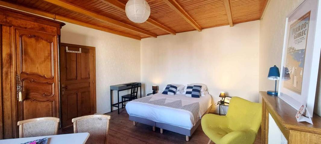 Location de vacances pour 2 personnes, avec jardin et vue dans Plage Saint-Guirec - 2