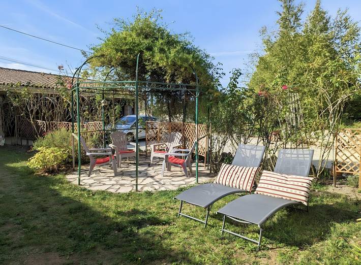 Le Clos Pierreslogis avec jardin in Theil-Rabier, Charente