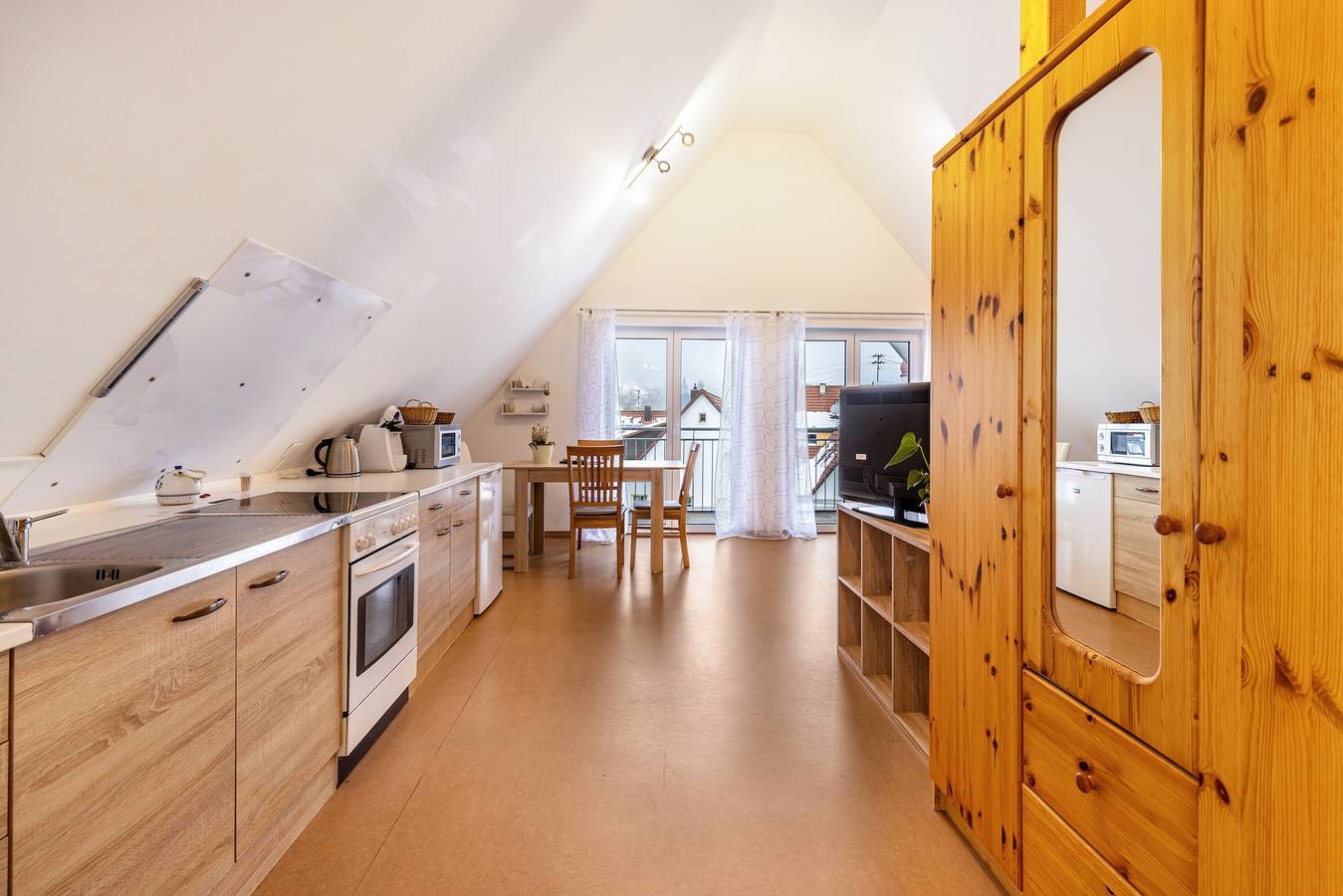 Ganze Wohnung, Einzimmerapartment 'Hohenzollern' mit Balkon und Wlan in Gammertingen, Region Bodensee-Oberschwaben