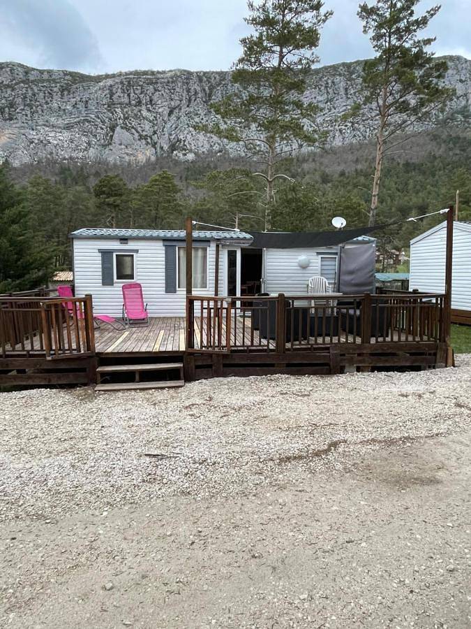 Location de vacances pour 4 personnes, avec piscine ainsi que vue et terrasse à Saint-Auban - 3