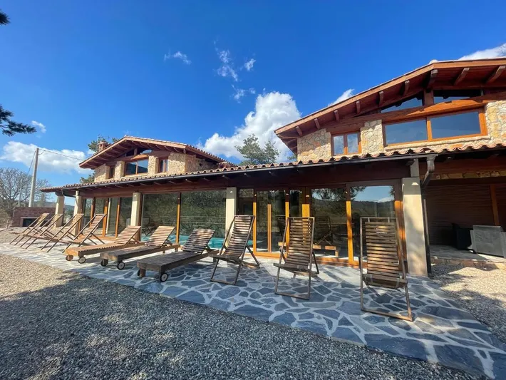 Casa rural para 12 personas, con vistas además de piscina y jardín - 1