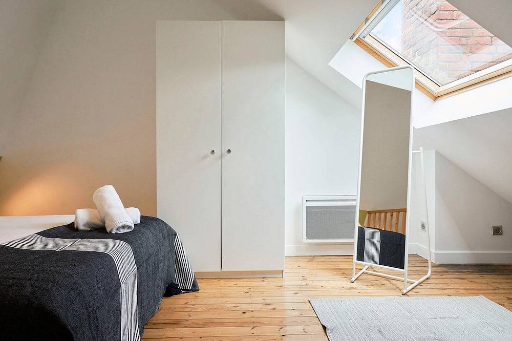 Entire apartment, 2-bedroom duplex apartment near tramway. in Marcq-en-Barœul, Lille region