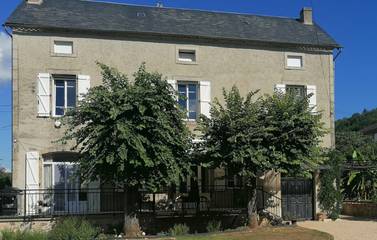 Location de vacances pour 2 personnes, avec jardin et piscine à Figeac