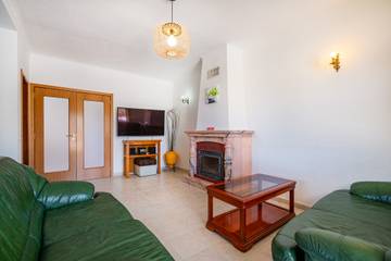 Villa for 9 Guests in Albufeira, Faro District, Picture 3