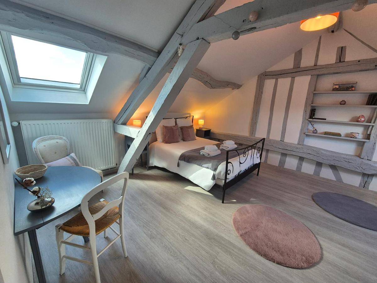 Le Cœur du Bien-être - Gîte grande capacité - 6 chambres - Superbe emplacement - Vue Seine - Décoration soignée - Coin touristique in Les Andelys, Région de Les Andelys