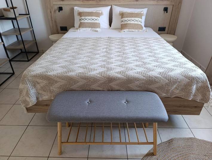 Gîte pour 2 personnes, avec vue et jardin dans Finikas - 4