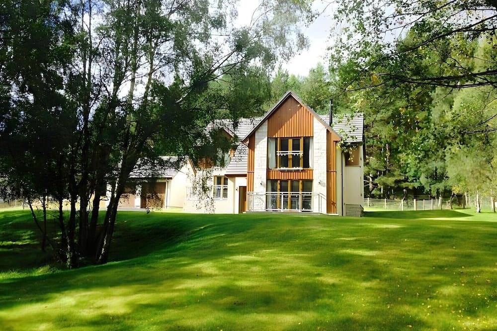 Carn Mhor Lodge, Aviemore in Aviemore, Highlands