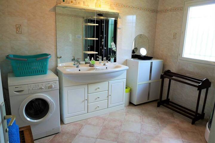 Villa **** 105 m²  3 ch au pied des Cévennes entre Mer 50km et Montagne 5 km in Laroque (Hérault), Région de Lodève