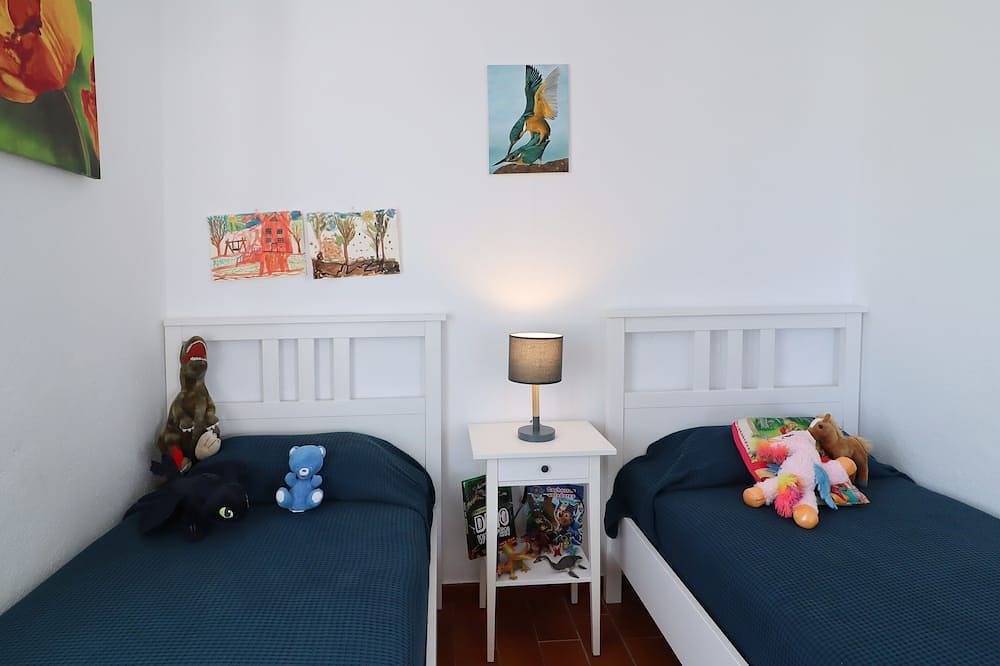 Ganze Wohnung, Family-friendly, Nice, First-line Apartment with Stunning Beach and Sea views,Ac in Arenal d'en Castell, Es Mercadal