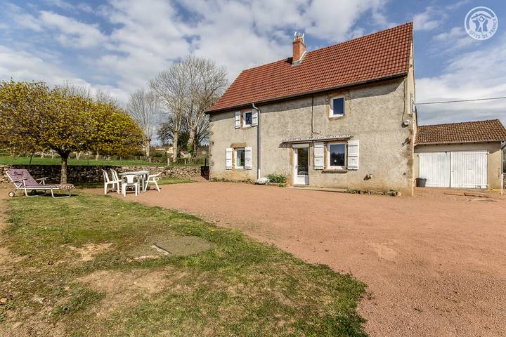 Gîte pour 5 personnes, avec jardin et vue dans Saint-Symphorien-des-Bois