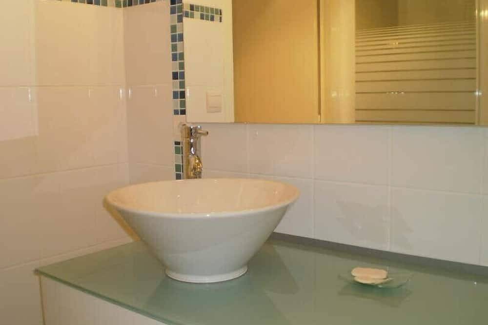 Appartement entier, Location studio Andernos les Bains 4 personnes proche plage & port in Andernos-les-Bains, Région d'Arcachon