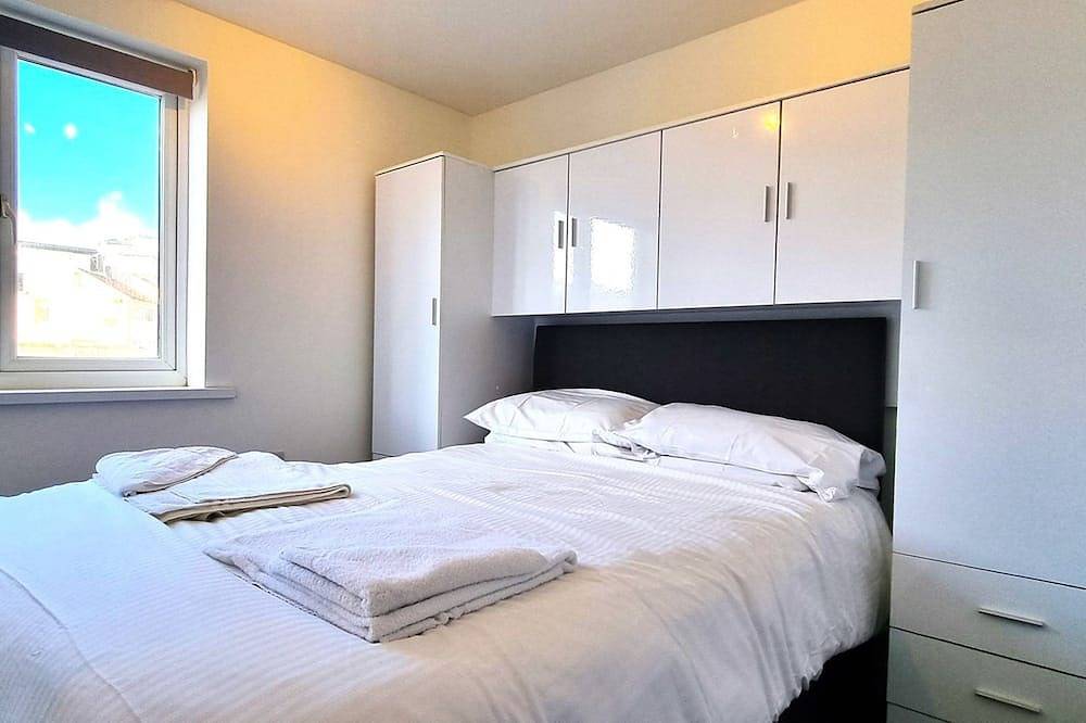 Entire apartment, Beachfront apartment with direct beach access! in Perranporth, Cornwall