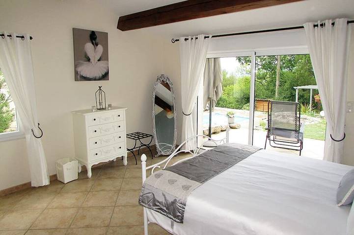 Barjac Villa Pastis - Gîte avec Piscine et vue sur les Cévennes in Barjac, Région d'Alès