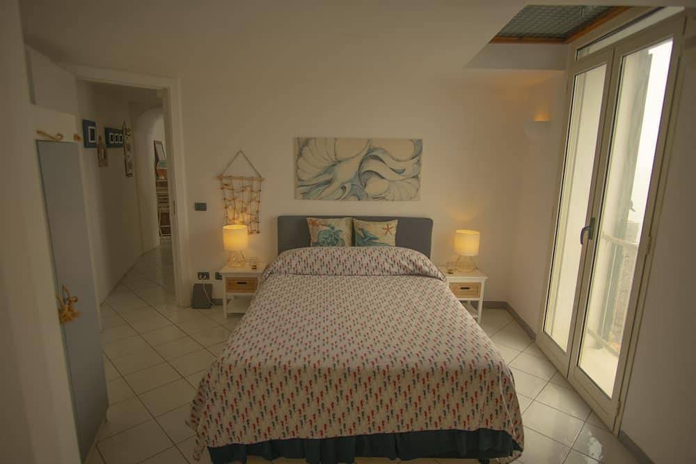 Romantische Villa für 2 Personen, mit Blick auf das Meer, in einer natürlichen Klippe. in Furore, Amalfiküste