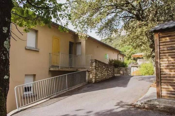 Appartement de vacances pour 4 personnes, avec terrasse et piscine, animaux acceptés