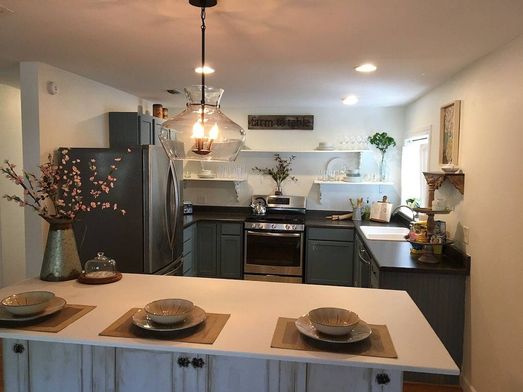 Blauer Bungalow in der Innenstadt, 5 Minuten zu Fuß von der Innenstadt entfernt in Mount Dora, Lake County