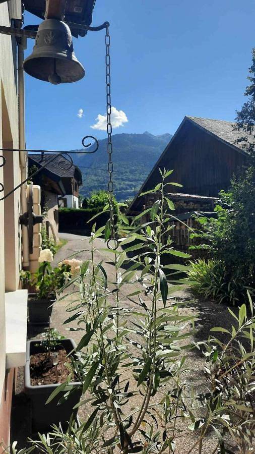 Location de vacances pour 4 personnes, avec vue ainsi que jardin et terrasse à Faverges - 3