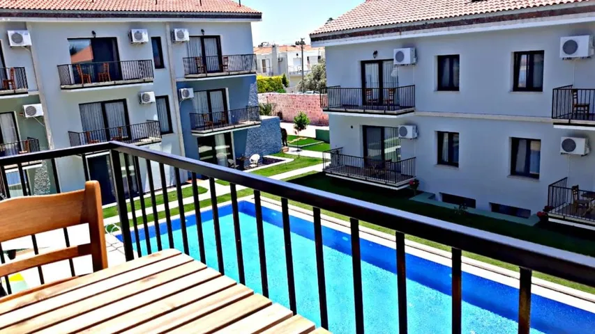 Hotel para 6 personas, con piscina además de vistas y jardín - 1