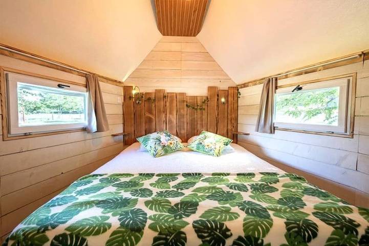 ZEcamping piscine chauffée dog friendly sauna cabane BBQ clim 19m2 in Chassenard, Région de Vichy