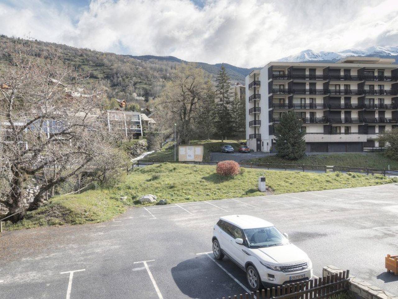 Ganze Wohnung, Gemütliches Studio für 2 Personen, Wlan, Tv, Parkplatz, Skiraum in Saint-Chaffrey, Serre Chevalier