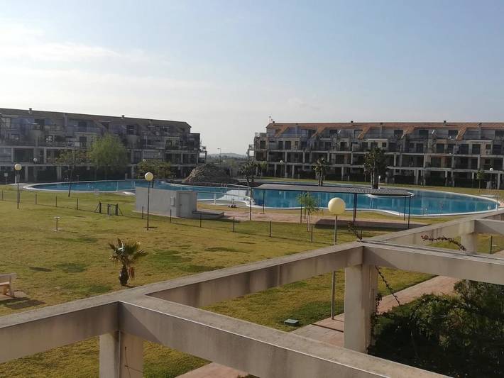 Apartamento de vacaciones para 6 personas, con vistas además de terraza y piscina - 1