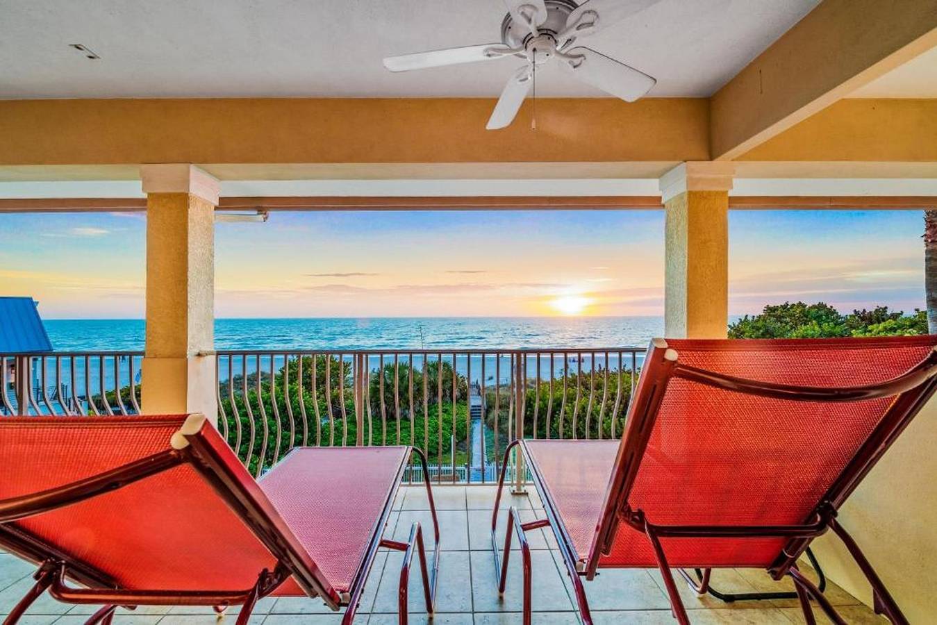 Apartamento entero, Oceanview 3B Condo w Beach Access Heated Pool in Holmes Beach, Anna Maria Island