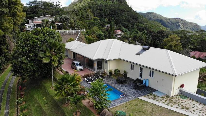Ferienwohnung für 3 Personen, mit Ausblick und Pool sowie Garten auf den Seychellen