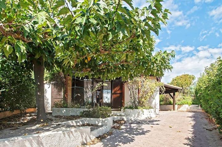 Gîte pour 6 personnes, avec piscine et jardin
